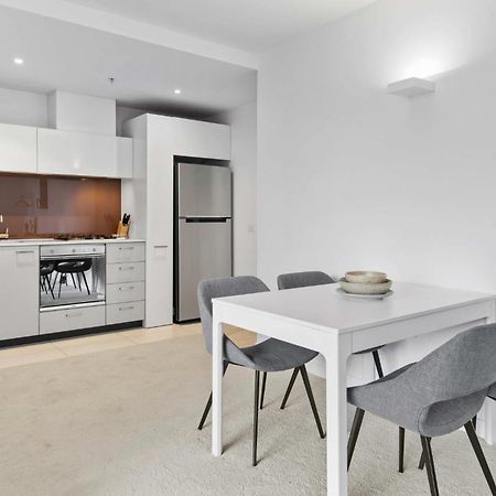 Modern 1-Bed City Apartment With Pool And Gym Melbourne Luaran gambar